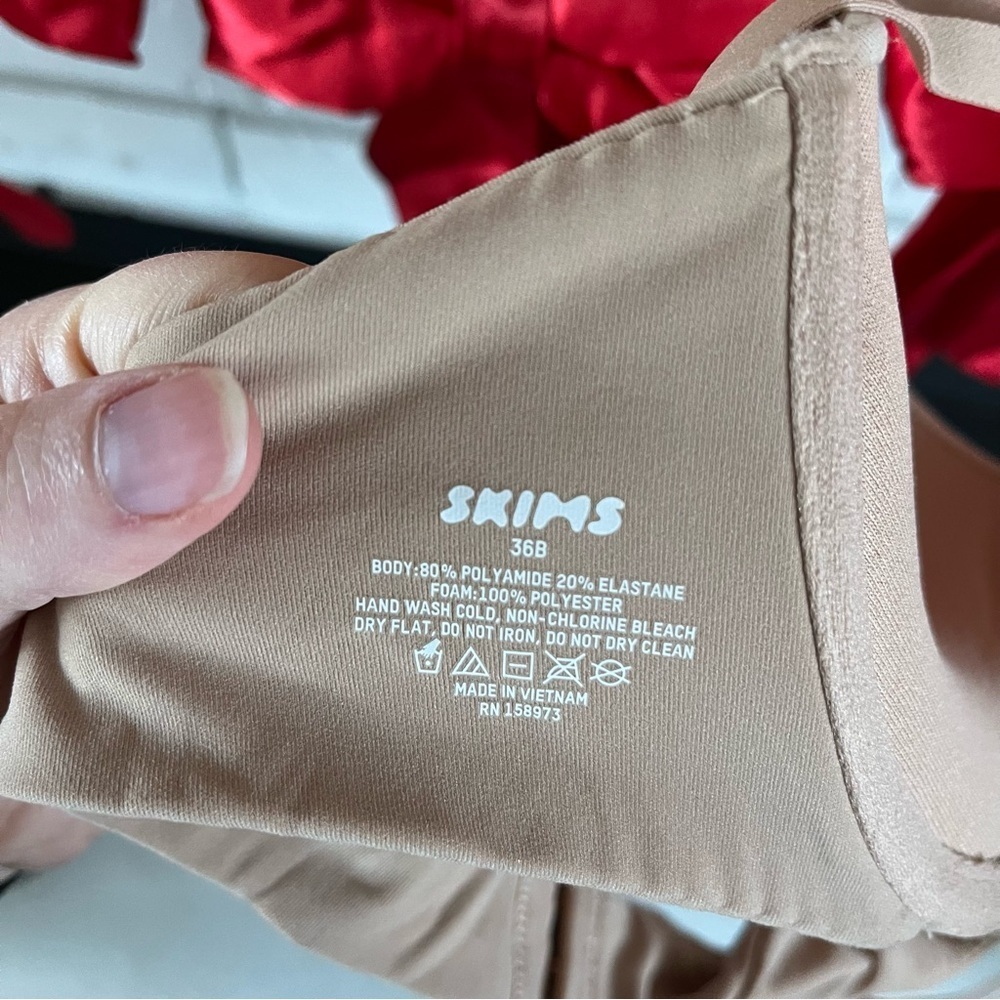 Skims Tan T-Shirt Bra - Picture 5 of 5
